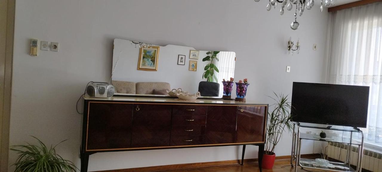 7 Flower Street Apartment Sempeter pri Gorici Екстериор снимка